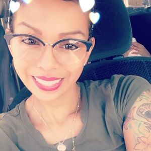 Meet your Posher, Danielle